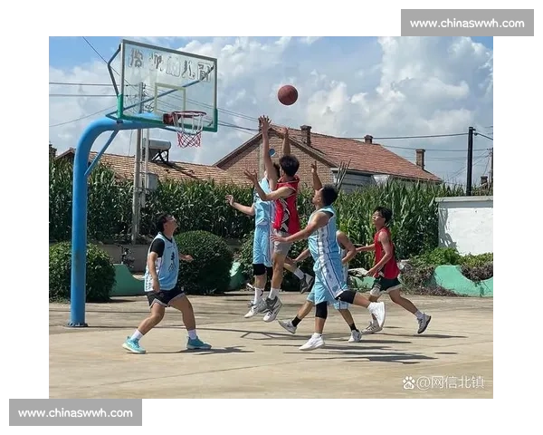 激烈角逐中展现团队精神与个人突破的篮球比赛精彩瞬间