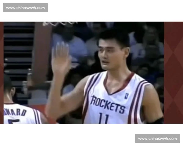 姚明经典比赛全场回放 揭示他在NBA赛场的辉煌时刻与精彩表现